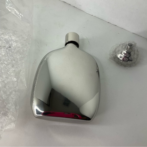 Built New York Curve Flask - Picture 4 of 7